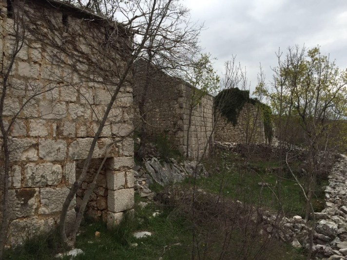 obiteljske stare kuce na brdu