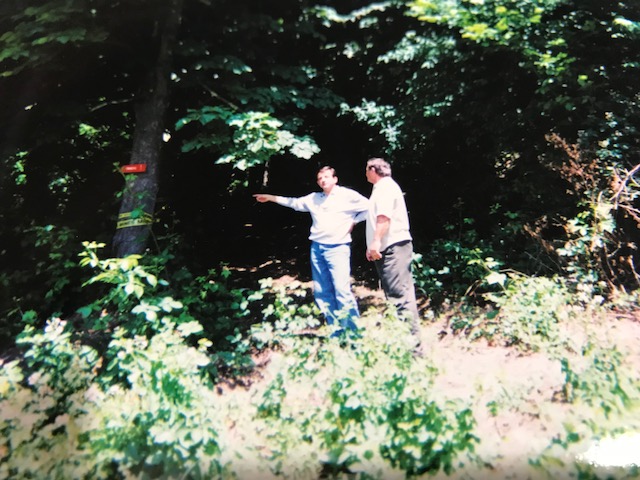 striko pointing out the word mine